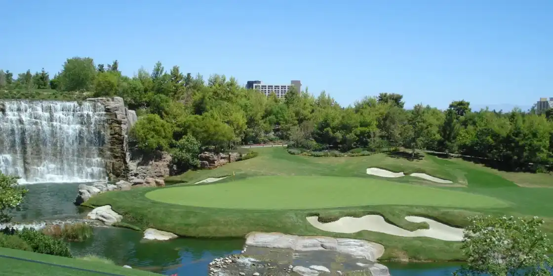 A green at Wynn Golf Club in Las Vegas, with a waterfall, a stream and bunkers around it